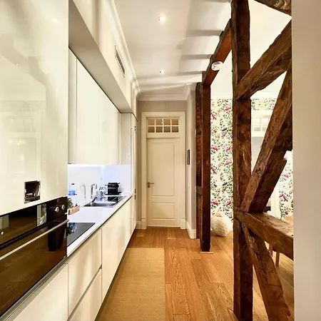 Downtown Apartment *